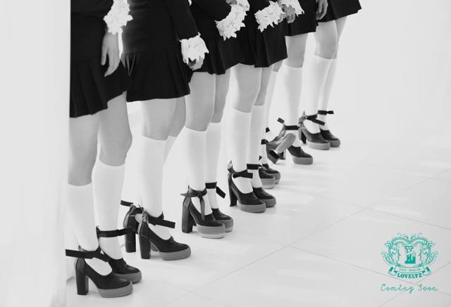 Тем не менее, на фотографии изображены только 7 девушек, что вызывает еще больше слухов о том, что Джи Су больше не является членом группы