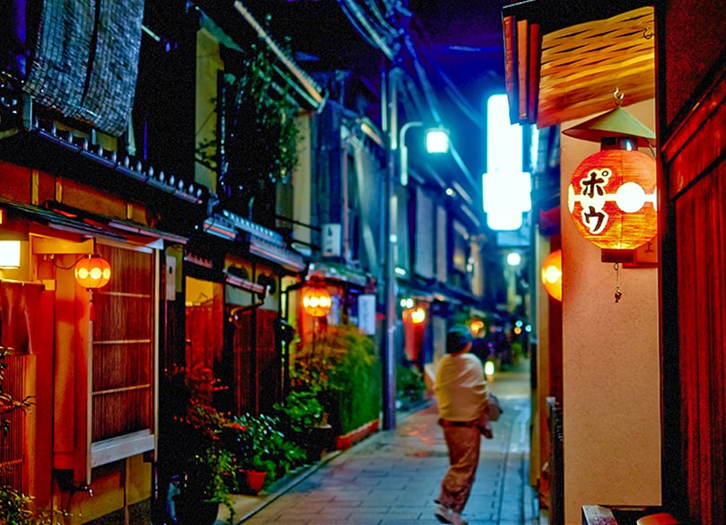 Суши-рестораны в изобилии на внешнем рынке знаменитого рыбного рынка Цукидзи